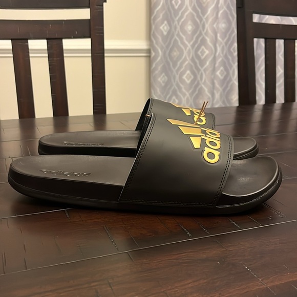Adidas Adilette Comfort Slides Sandals Shoes new black gold GY1946 Men’s Size 12 main image 4